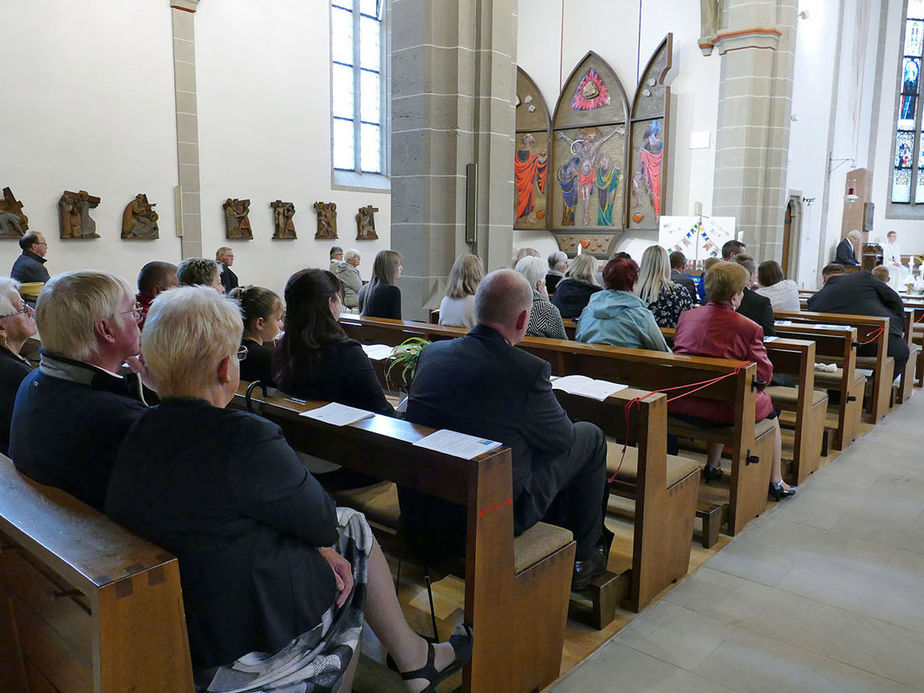 Feier der 1. Heiligen Kommunion in Sankt Crescentius (Foto: Karl-Franz Thiede)